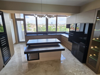 Apartament 5 camere- decomandat- zona Calea Plevnei 
