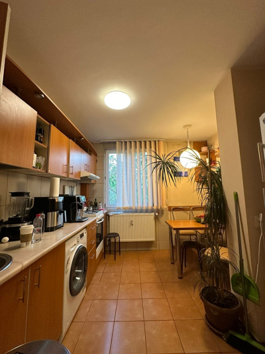 Apartament 3 camere - DECOMANDAT - zona GIURGIULUI 