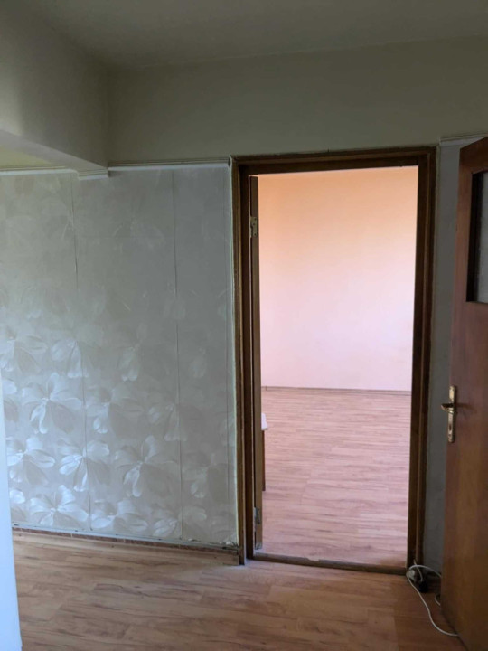 Apartament 3 camere - DECOMANDAT - zona BERCENI