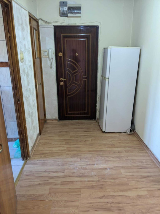 Apartament 3 camere - DECOMANDAT - zona BERCENI