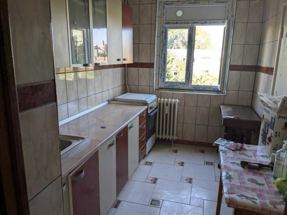 Apartament 3 camere - DECOMANDAT - zona BERCENI