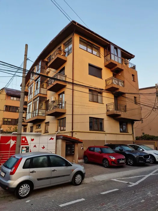 APARTAMENT DE 3 CAMERE, 87 MP UTILI,DAMAROAIA