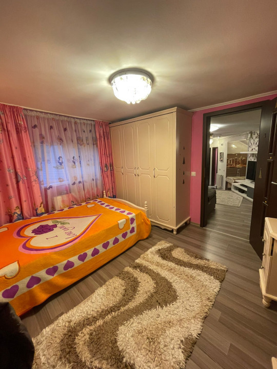 Apartament 3 camere, centrală proprie, în zona Unirii - Bd. Decebal