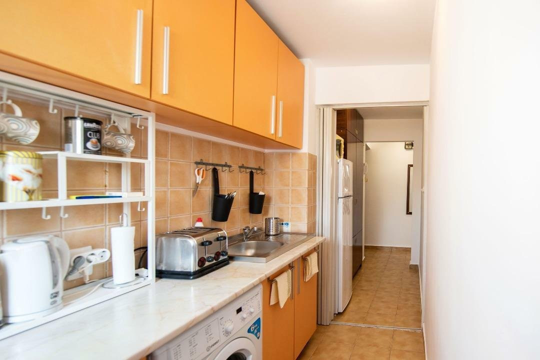 Apartament 2 camere semidecomandat - mobilat utilat- Teiul Doamnei 