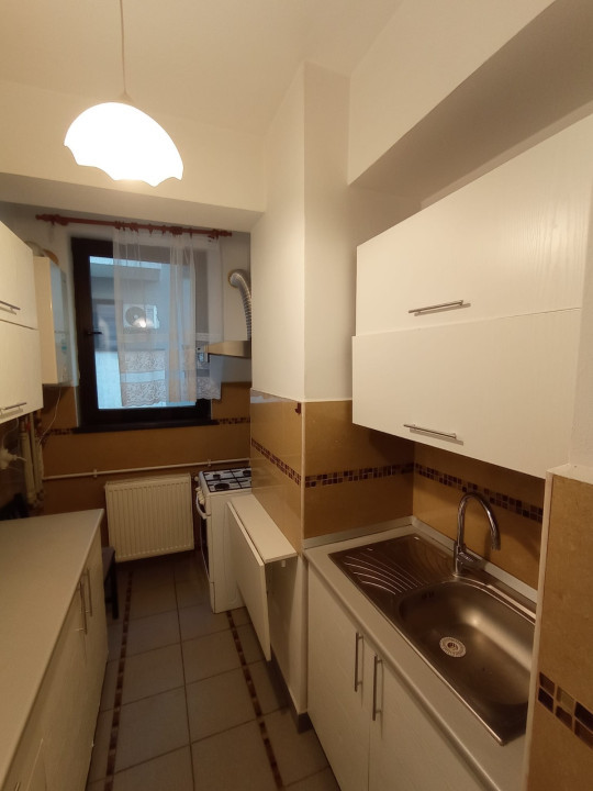 Apartament 2 camere decomandat etaj 3/7 ,metrou N.Grigorescu