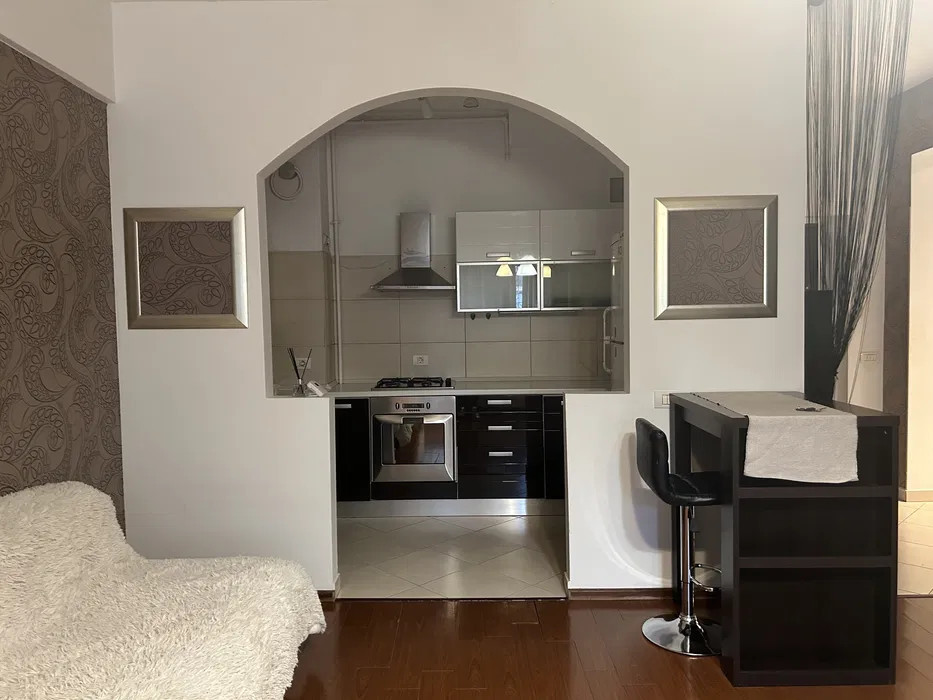 APARTAMENT DE 2 CAMERE, 70 MP UTILI, DAMAROAIA