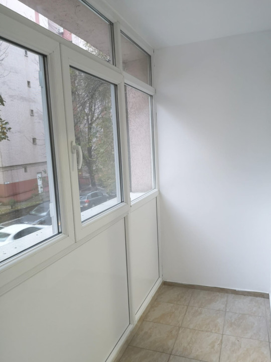 Apartament 3 camere decomandat etaj 1/10 zona Piata Progresului