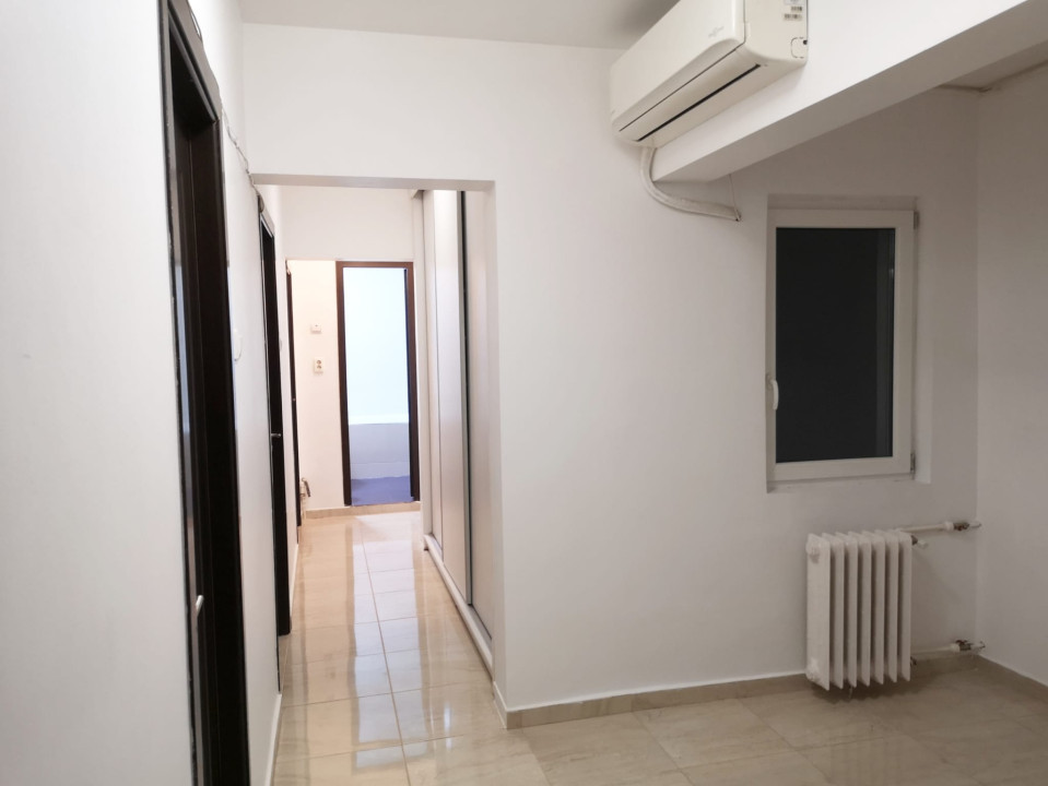 Apartament 3 camere decomandat etaj 1/10 zona Piata Progresului