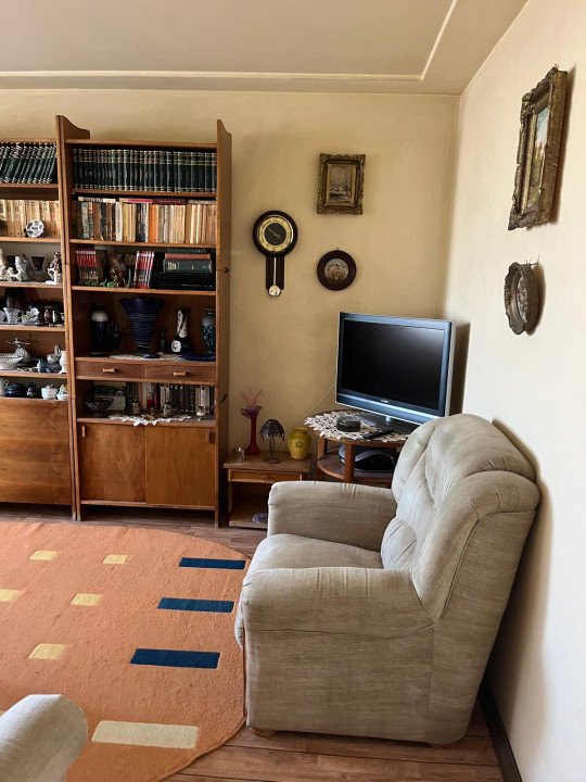 Apartament 2 camere decomandat etaj 10/10 pe Emil Racovita