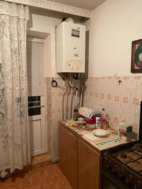 Apartament 3 camere decomandat zona Berceni etaj 2/4