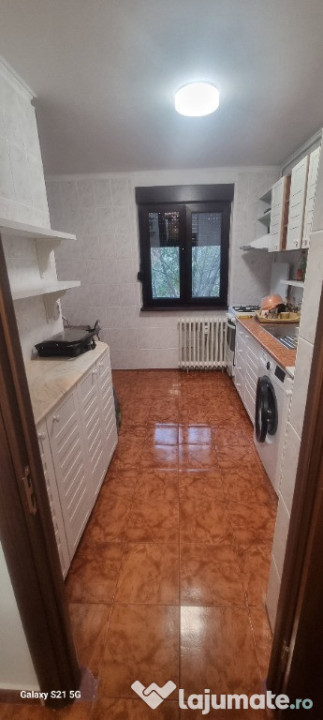 Apartament cu 3 camere decomandat – Zonă Ozana, aproape de metrou!