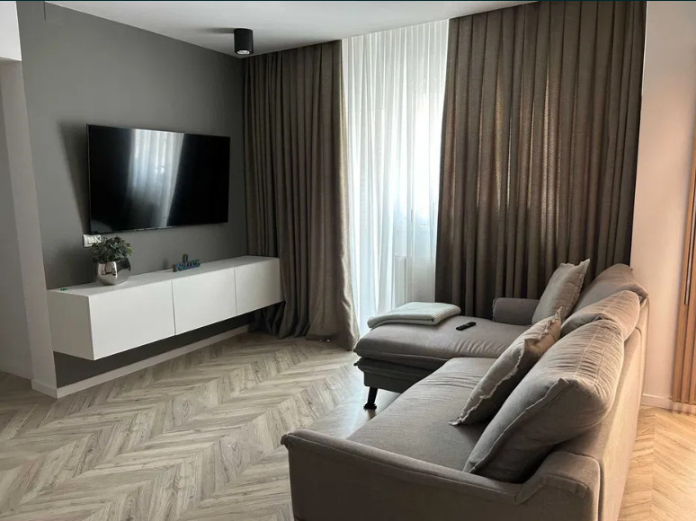 Apartament 4 camere- decomandat-zona Mosilor
