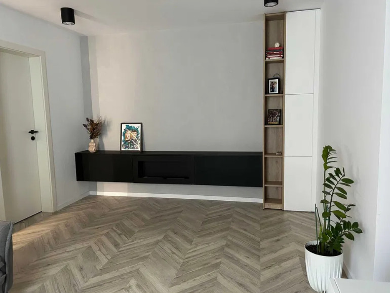 Apartament 4 camere- decomandat-zona Mosilor
