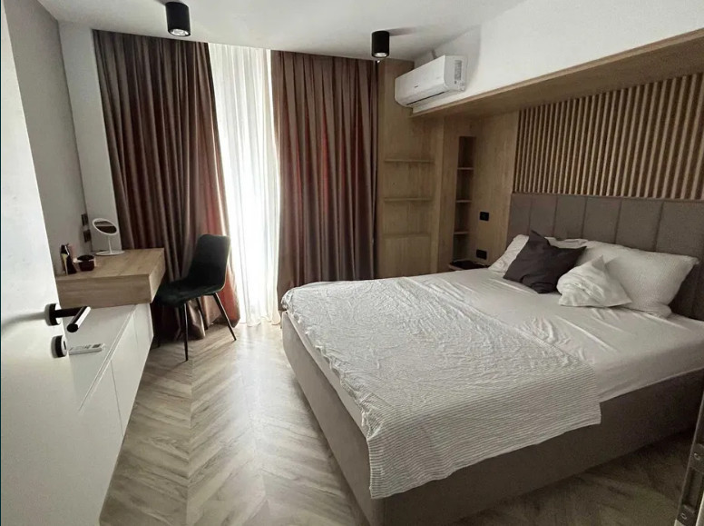 Apartament 4 camere- decomandat-zona Mosilor
