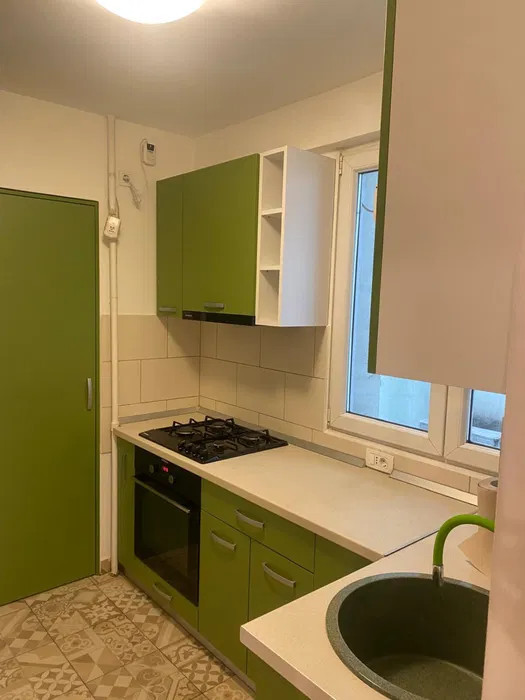 APARTAMENT 2 CAMERE-EROII REVOLUTIEI-METROU EROII-BLOC REABILITAT