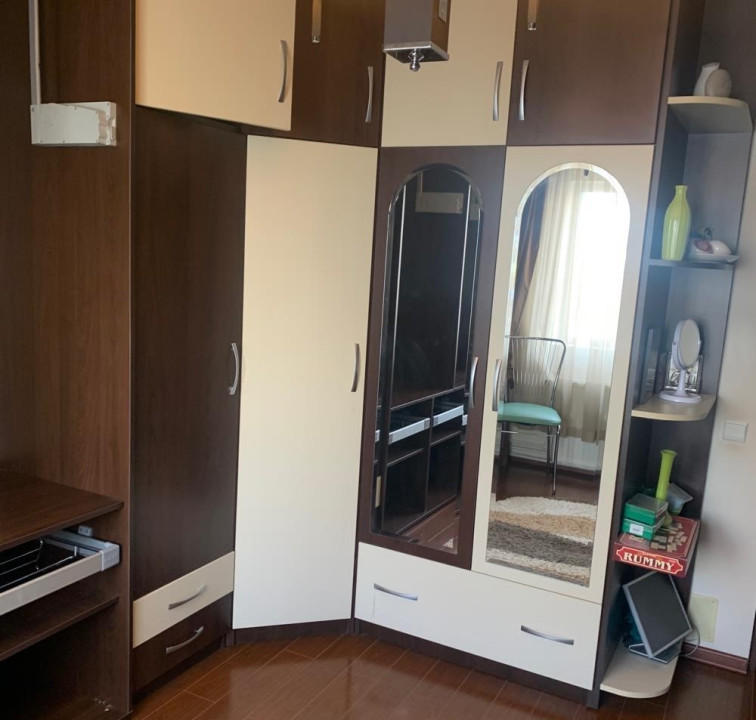 Apartament 4 camere renovat zona Grojului 