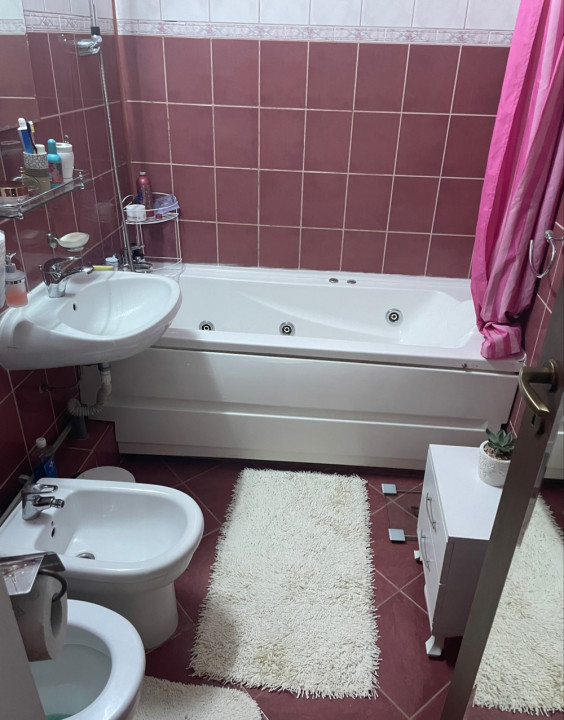 Apartament 4 camere renovat zona Grojului 