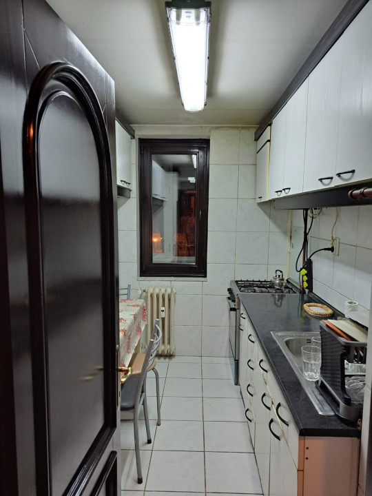 Apartament 2 camere- semidecomandat- zona Colentina