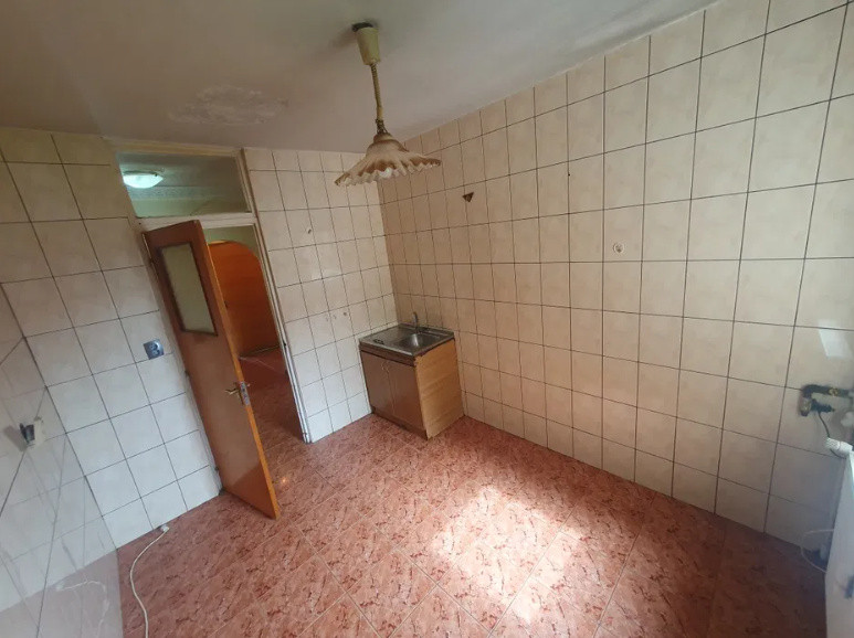 Apartament 3 camere-decomandat -zona Panduri