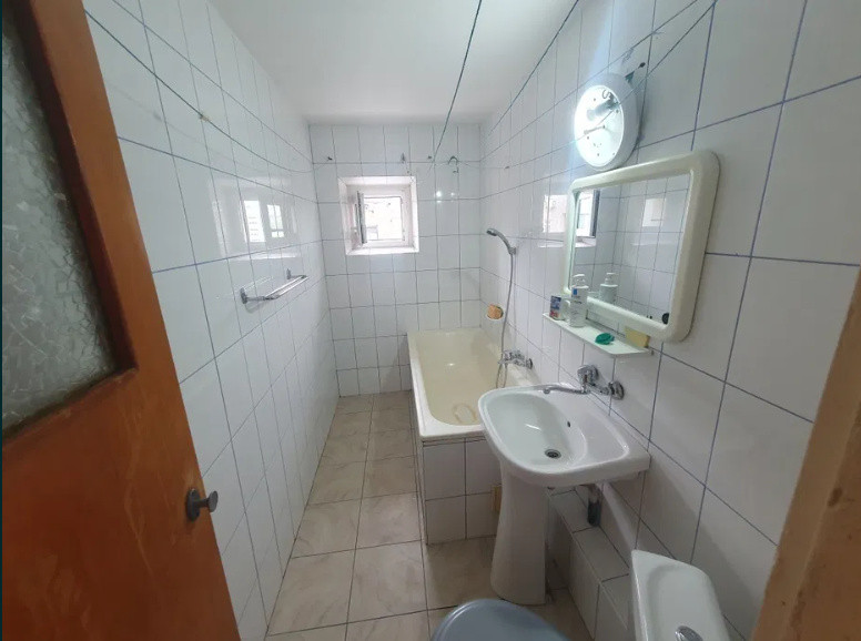 Apartament 3 camere-decomandat -zona Panduri