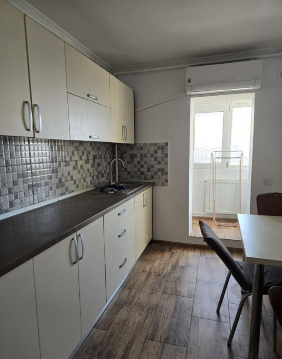 Apartament 4 camere Aparatorii Patriei- Centrala Propie