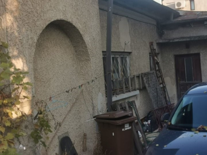Teren+ Casa batraneasca - zona Domenii