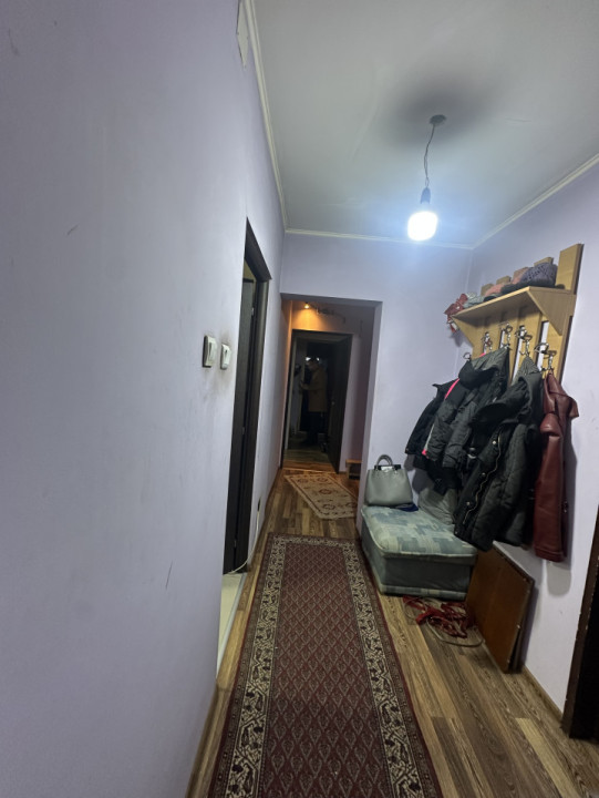 Apartament 4 camere - semidecomandat-Sos.Oltenitei -  Berceni