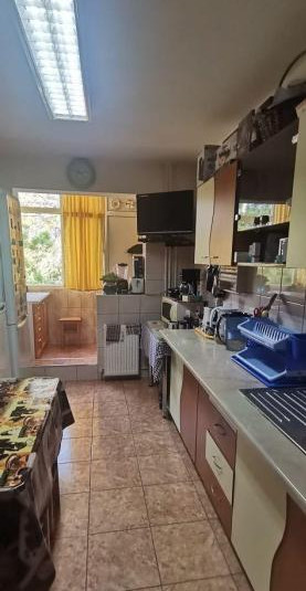 Apartament 4 camere-semidecomandat-zona Mega Mall