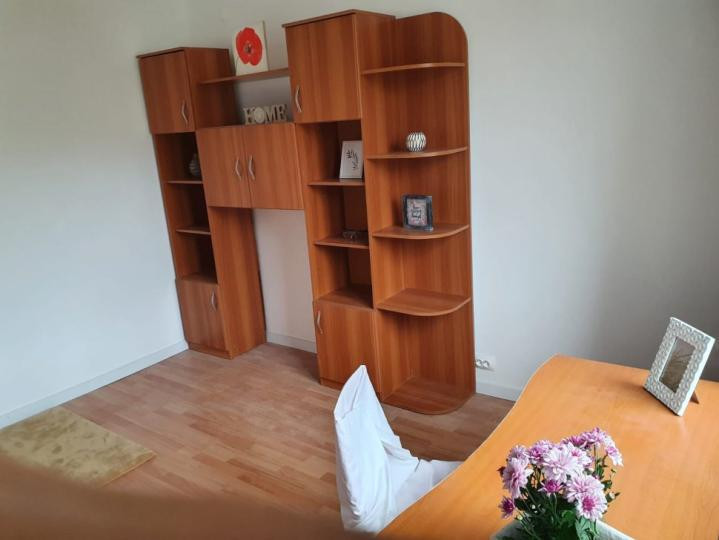 Apartament -3 camere -decomandat-Zona Teiul Doamnei