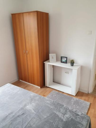 Apartament -3 camere -decomandat-Zona Teiul Doamnei