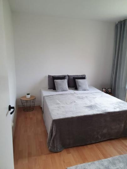 Apartament -3 camere -decomandat-Zona Teiul Doamnei