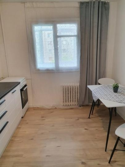 Apartament -3 camere -decomandat-Zona Teiul Doamnei