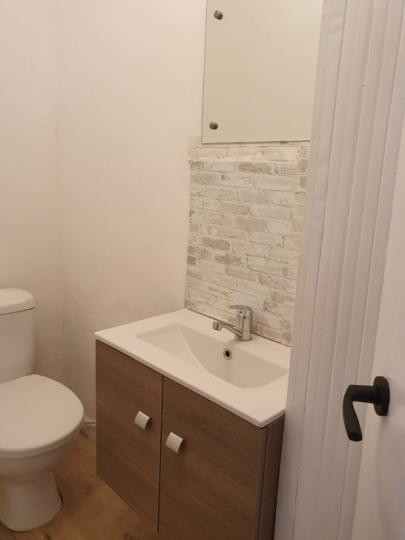 Apartament -3 camere -decomandat-Zona Teiul Doamnei