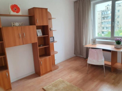 Apartament -3 camere -decomandat-Zona Teiul Doamnei