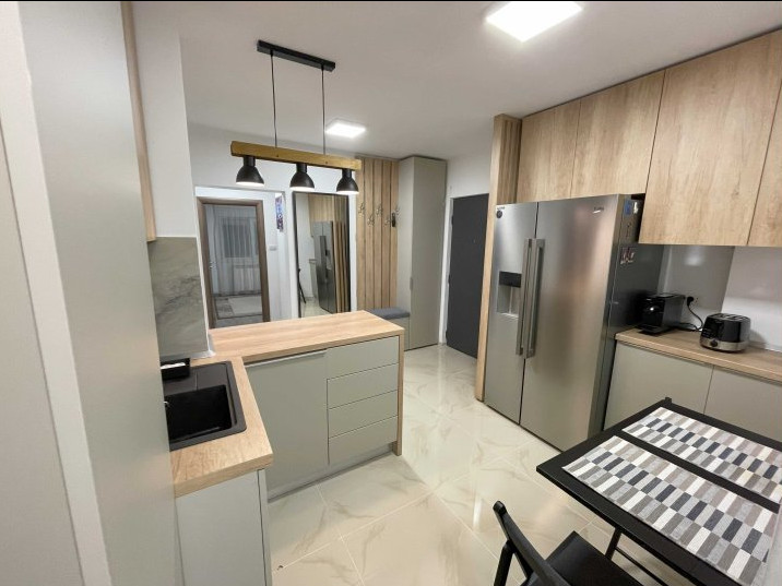Apartament 3 camere-decomandat-zona 13 Septembrie /Sebastian