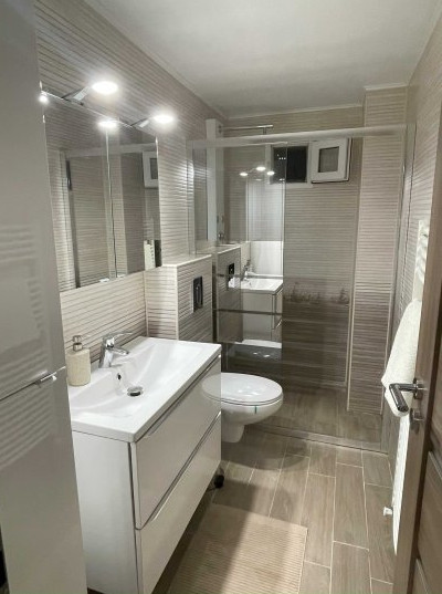 Apartament 3 camere-decomandat-zona 13 Septembrie /Sebastian
