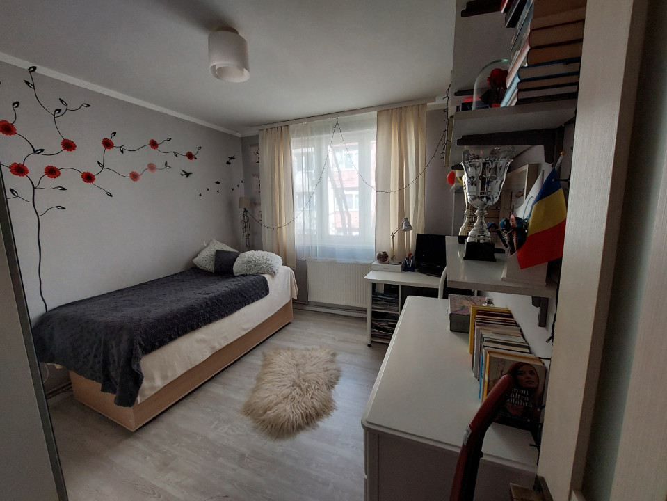 Apartament -4 camere -decomandat-Soseaua Alexandriei/ Piata Rahova.