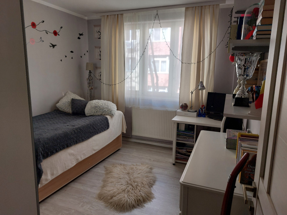 Apartament -4 camere -decomandat-Soseaua Alexandriei/ Piata Rahova.