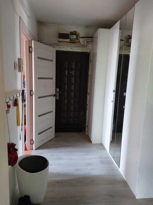 Apartament -4 camere -decomandat-Soseaua Alexandriei/ Piata Rahova.