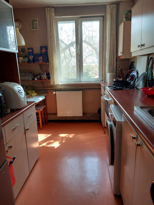 Apartament -4 camere -decomandat-Soseaua Alexandriei/ Piata Rahova.