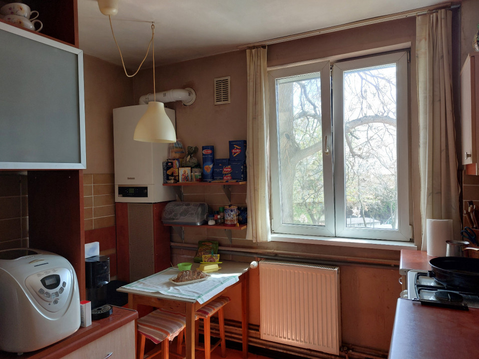 Apartament -4 camere -decomandat-Soseaua Alexandriei/ Piata Rahova.