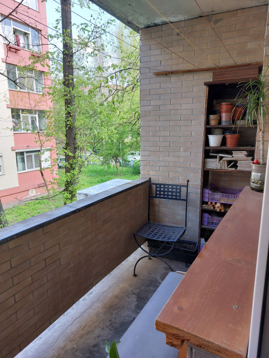 Apartament -4 camere -decomandat-Soseaua Alexandriei/ Piata Rahova.