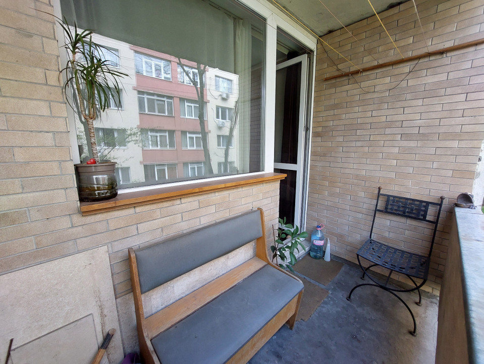 Apartament -4 camere -decomandat-Soseaua Alexandriei/ Piata Rahova.