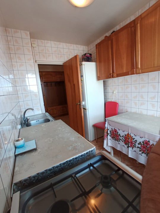 Apartament 3 camere semideomandat - Alexandru Obregia 