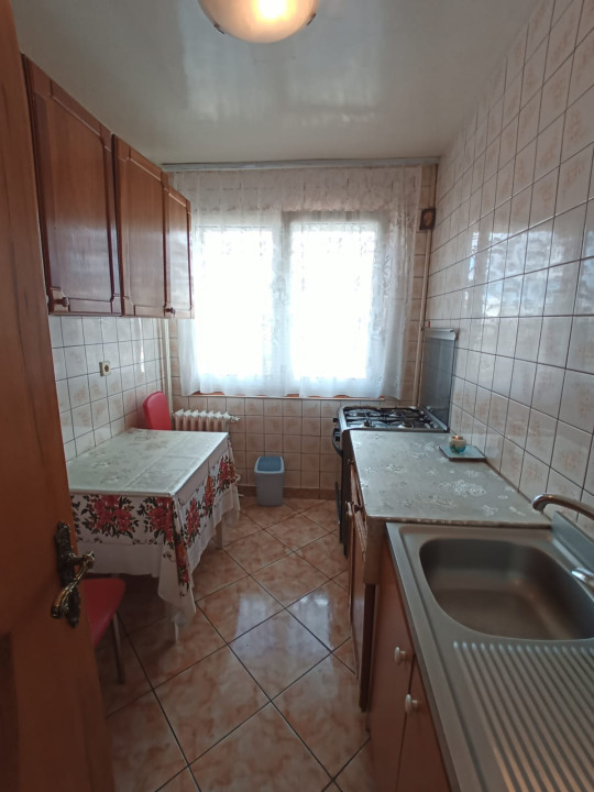 Apartament 3 camere semideomandat - Alexandru Obregia 