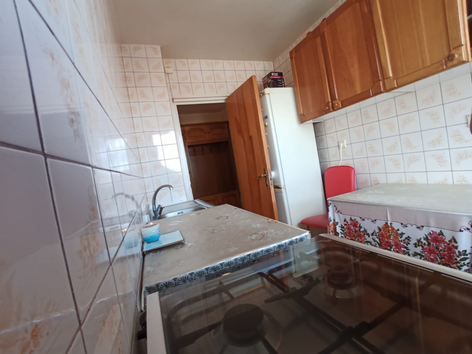 Apartament 3 camere semideomandat - Alexandru Obregia 