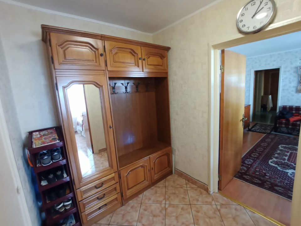 Apartament 3 camere semideomandat - Alexandru Obregia 