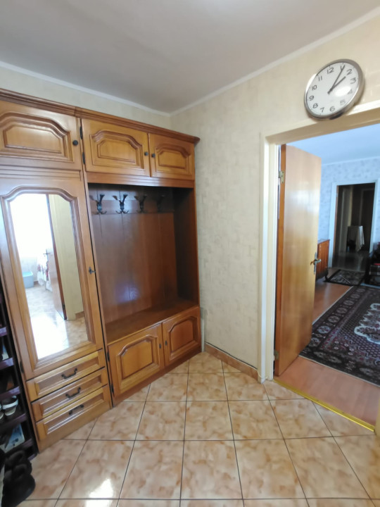 Apartament 3 camere semideomandat - Alexandru Obregia 