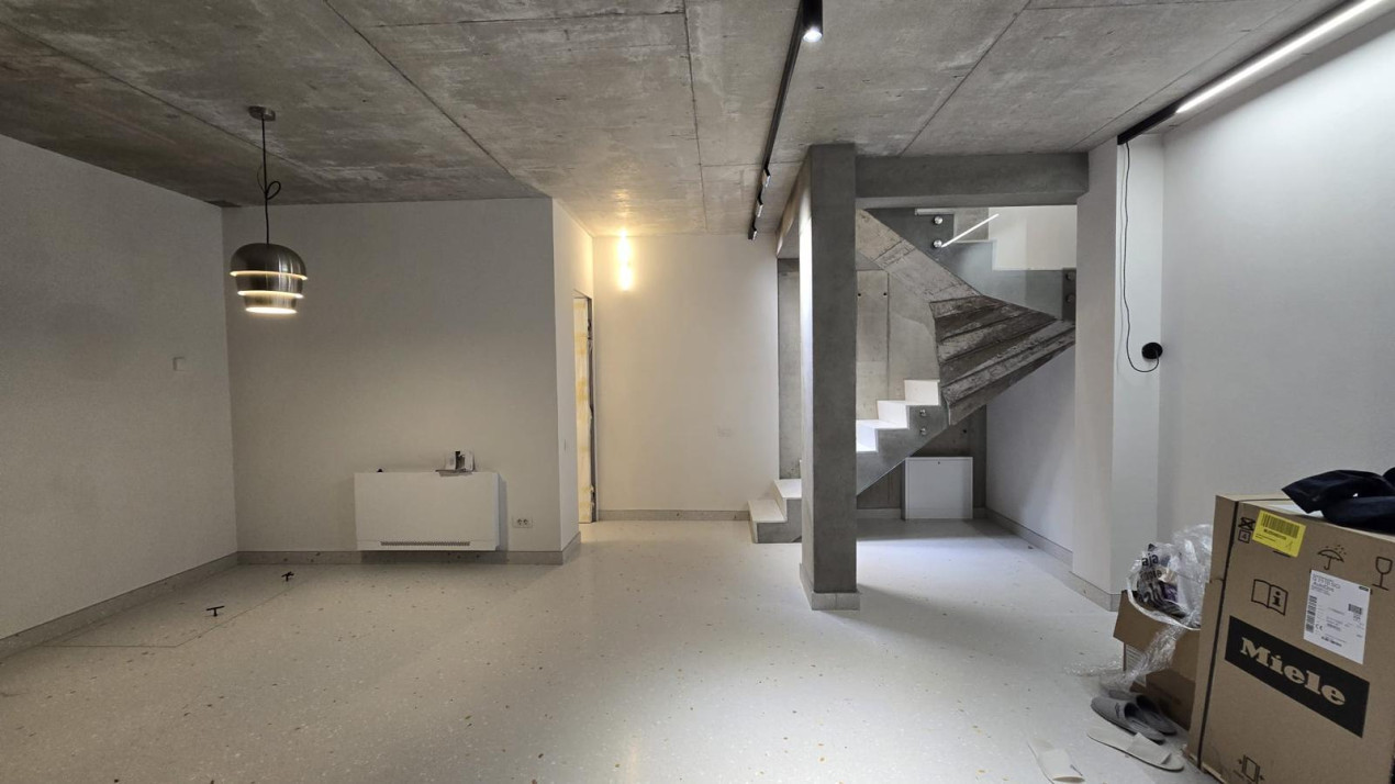 Apartament 4 camere + curte - zona Dorobanti