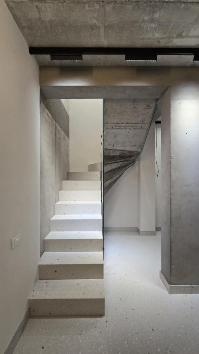 Apartament 4 camere + curte - zona Dorobanti